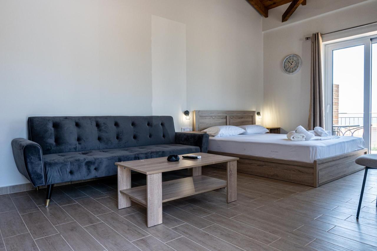 Lithino Rooms Kalamata Exterior photo