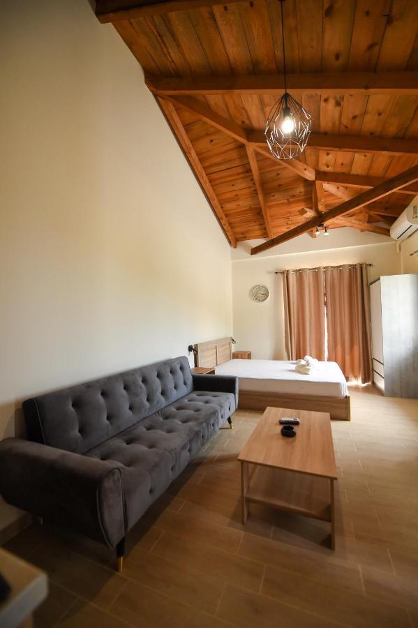 Lithino Rooms Kalamata Exterior photo