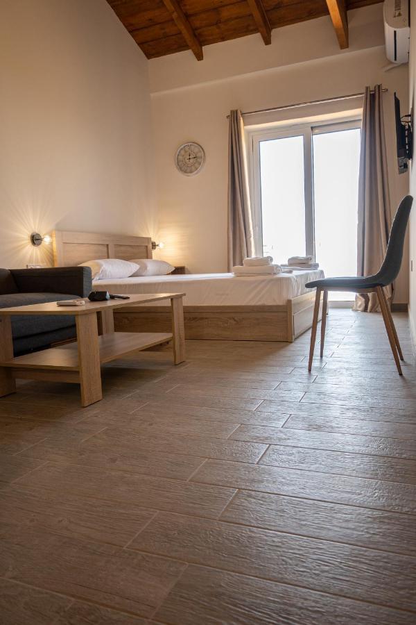 Lithino Rooms Kalamata Exterior photo