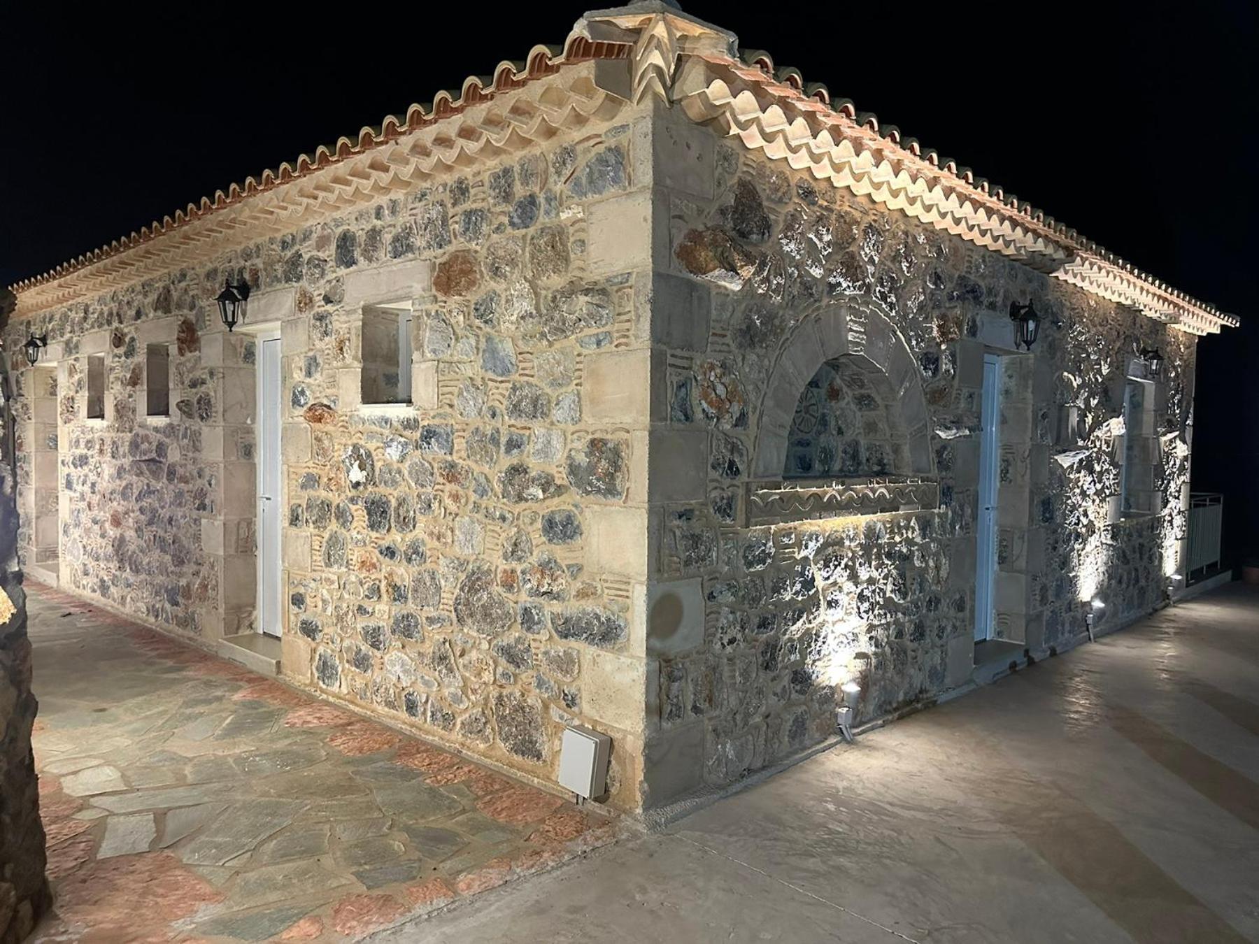 Lithino Rooms Kalamata Exterior photo
