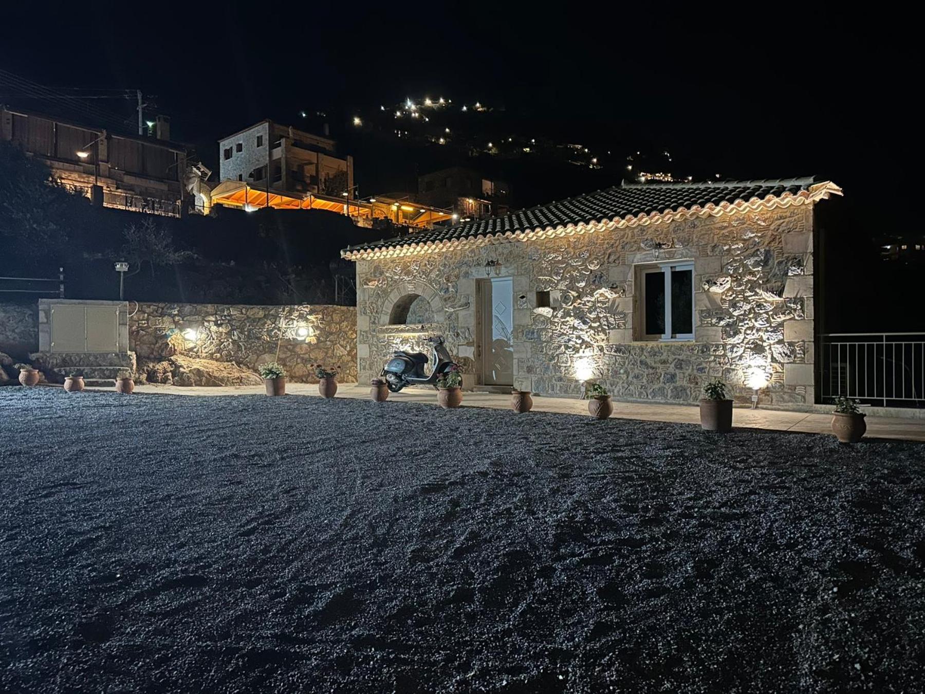Lithino Rooms Kalamata Exterior photo