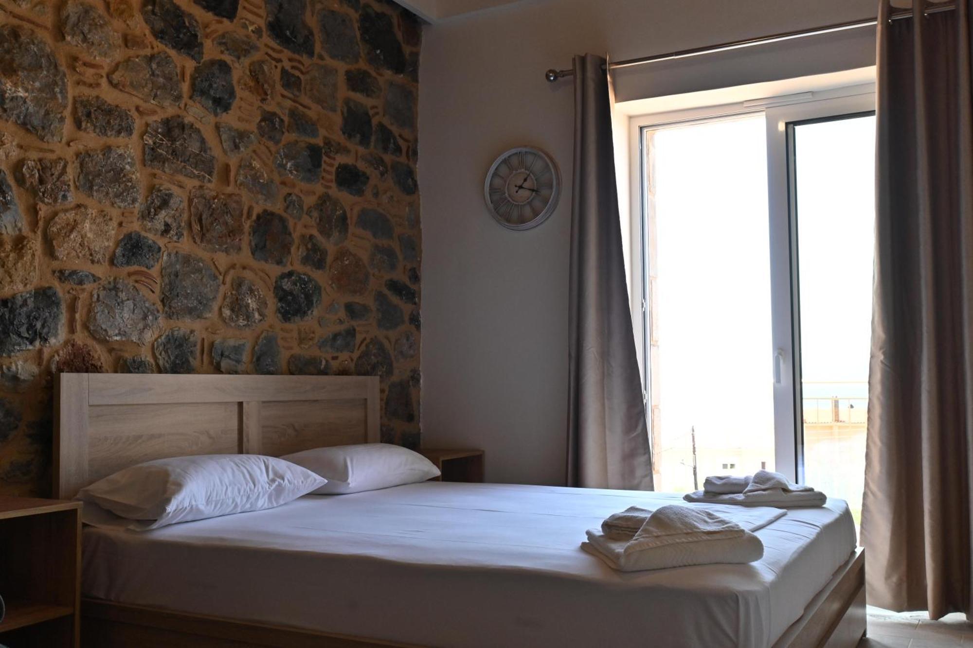 Lithino Rooms Kalamata Exterior photo