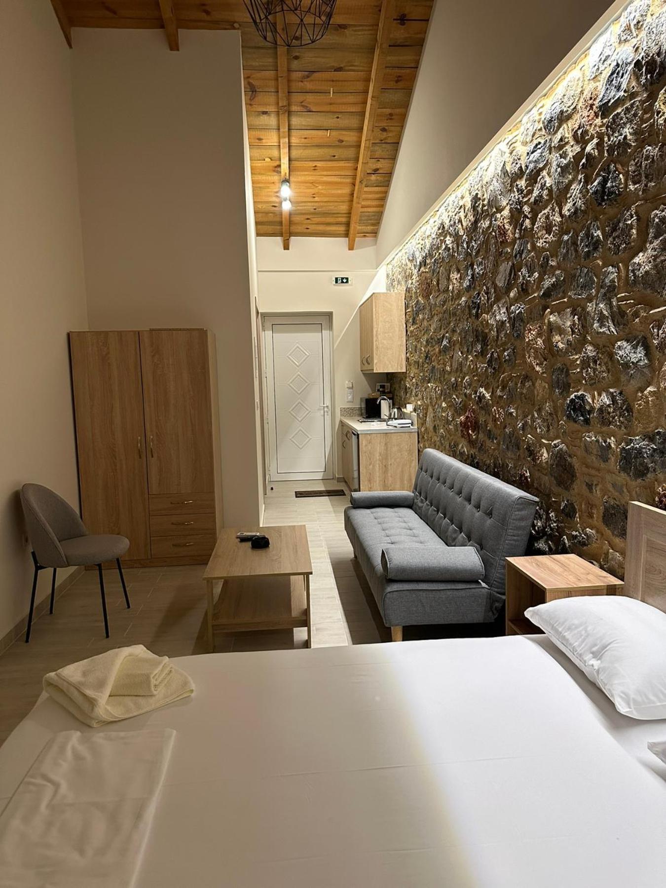 Lithino Rooms Kalamata Exterior photo