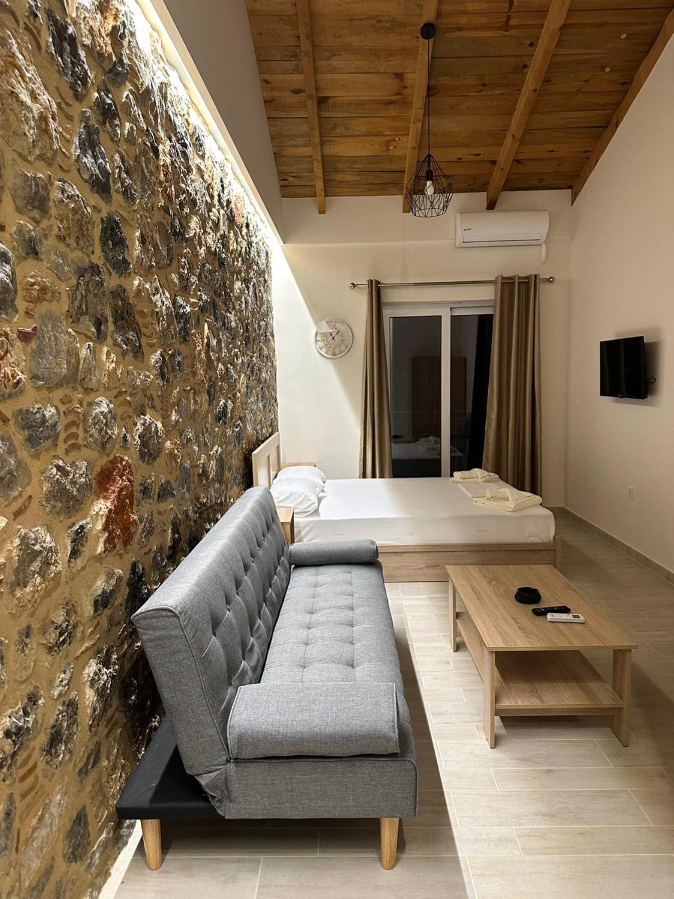 Lithino Rooms Kalamata Exterior photo